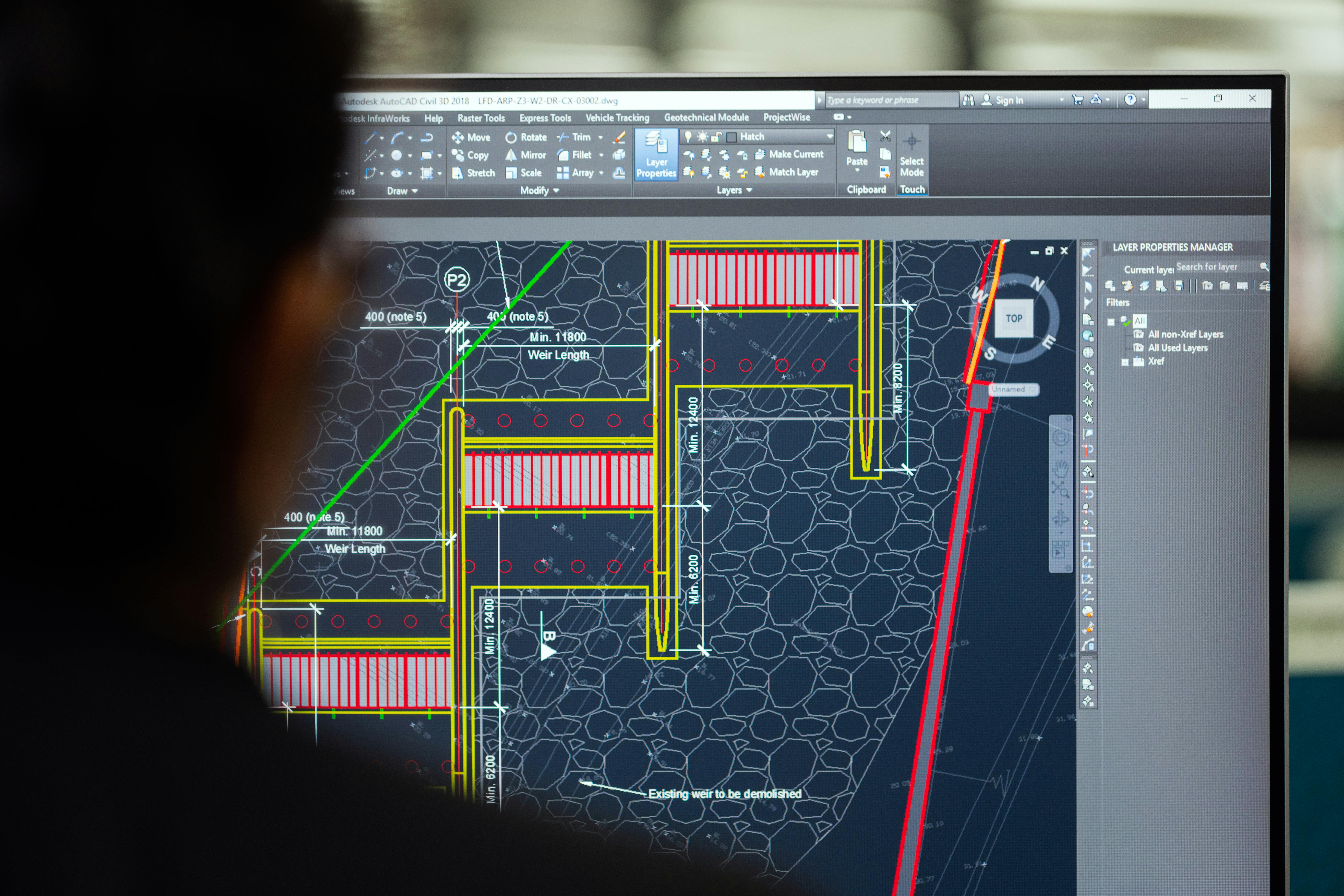 Foto de ThisIsEngineering: https://www.pexels.com/es-es/foto/presa-de-planificacion-ingeniera-3862379/